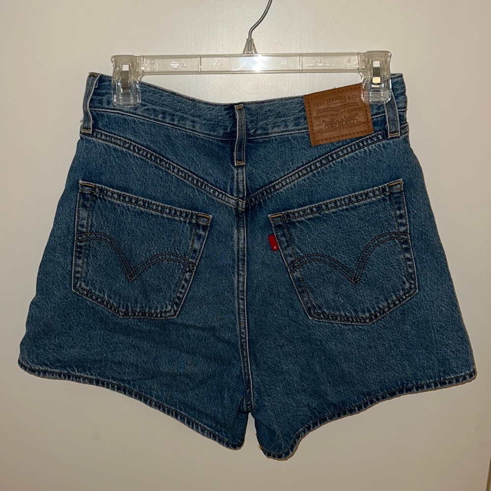 Levi’s high loose shorts 26